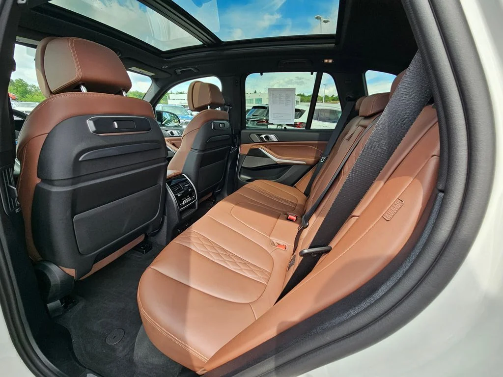 Used 2026 Mineral White Metallic BMW M60i image 20