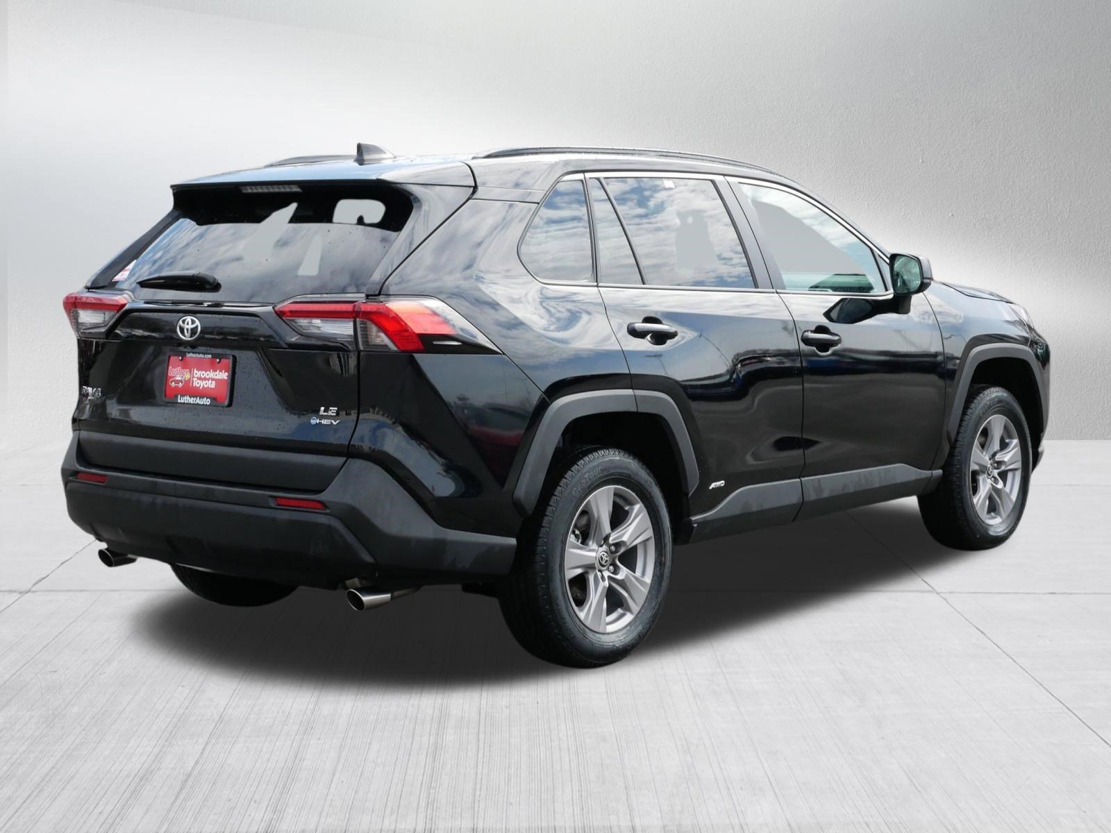 2025 Toyota RAV4 LE - Photo 7