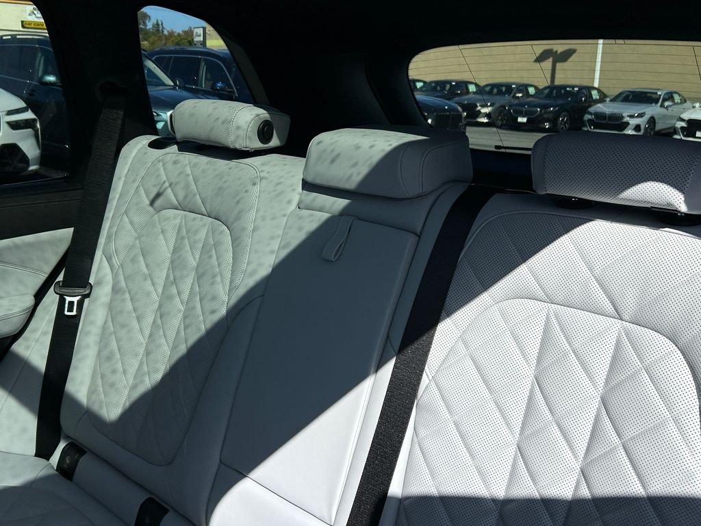 New 2026 Dravit Grey Metallic BMW xDrive50e image 32