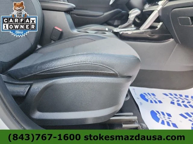 Used 2023 White Kia S image 25