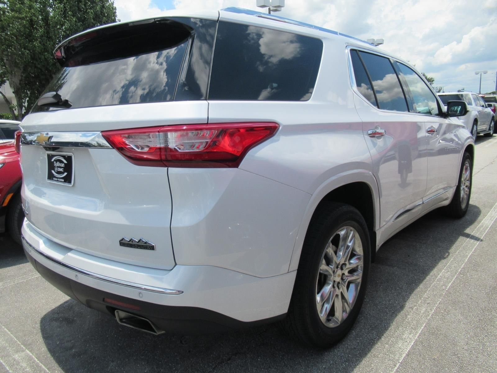Used 2019 Beige Chevrolet High Country image 4