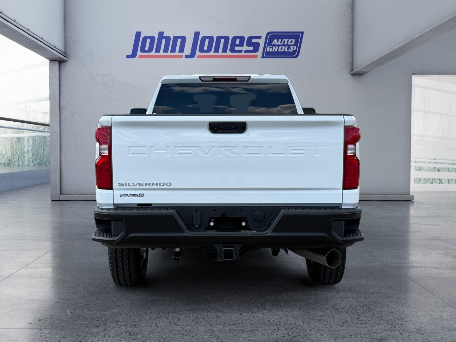 New 2026 Summit White Chevrolet WT image 4