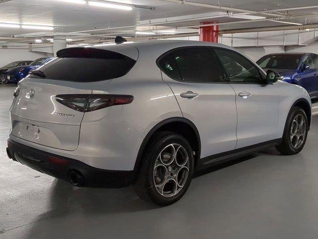 New 2025 Moonlight Gray Metallic Exterior Paint Alfa Romeo  image 7
