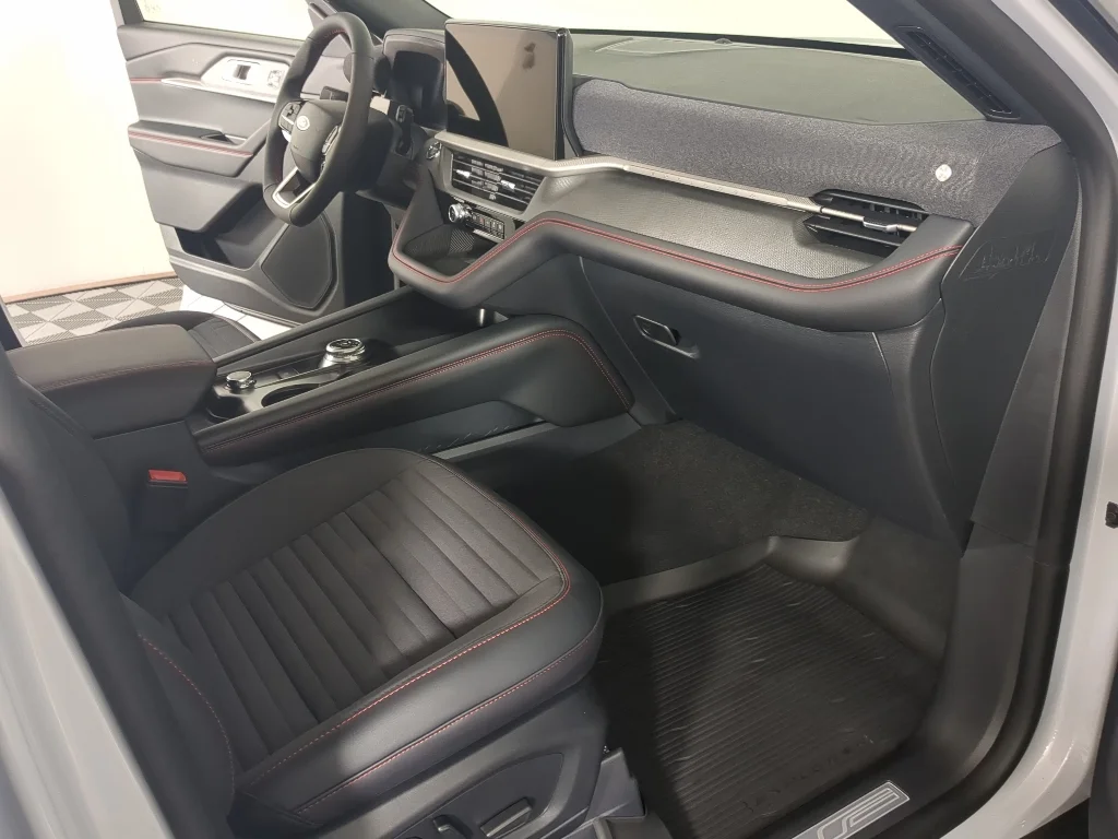 New 2026 Space White Metallic Ford ST-Line image 20