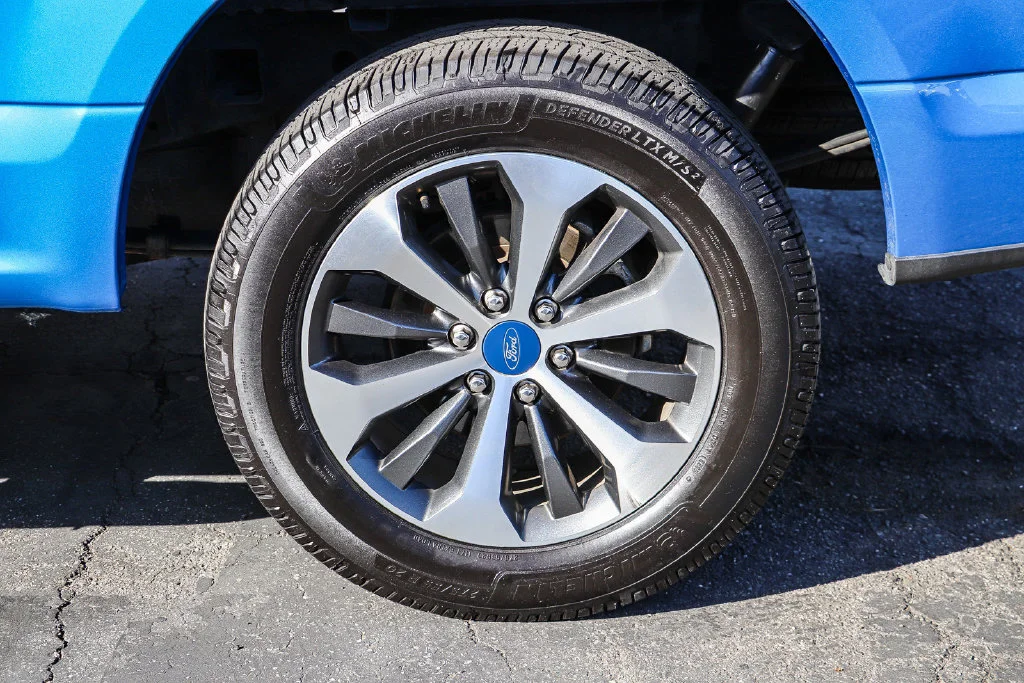 Used 2020 Blue Ford XL image 16