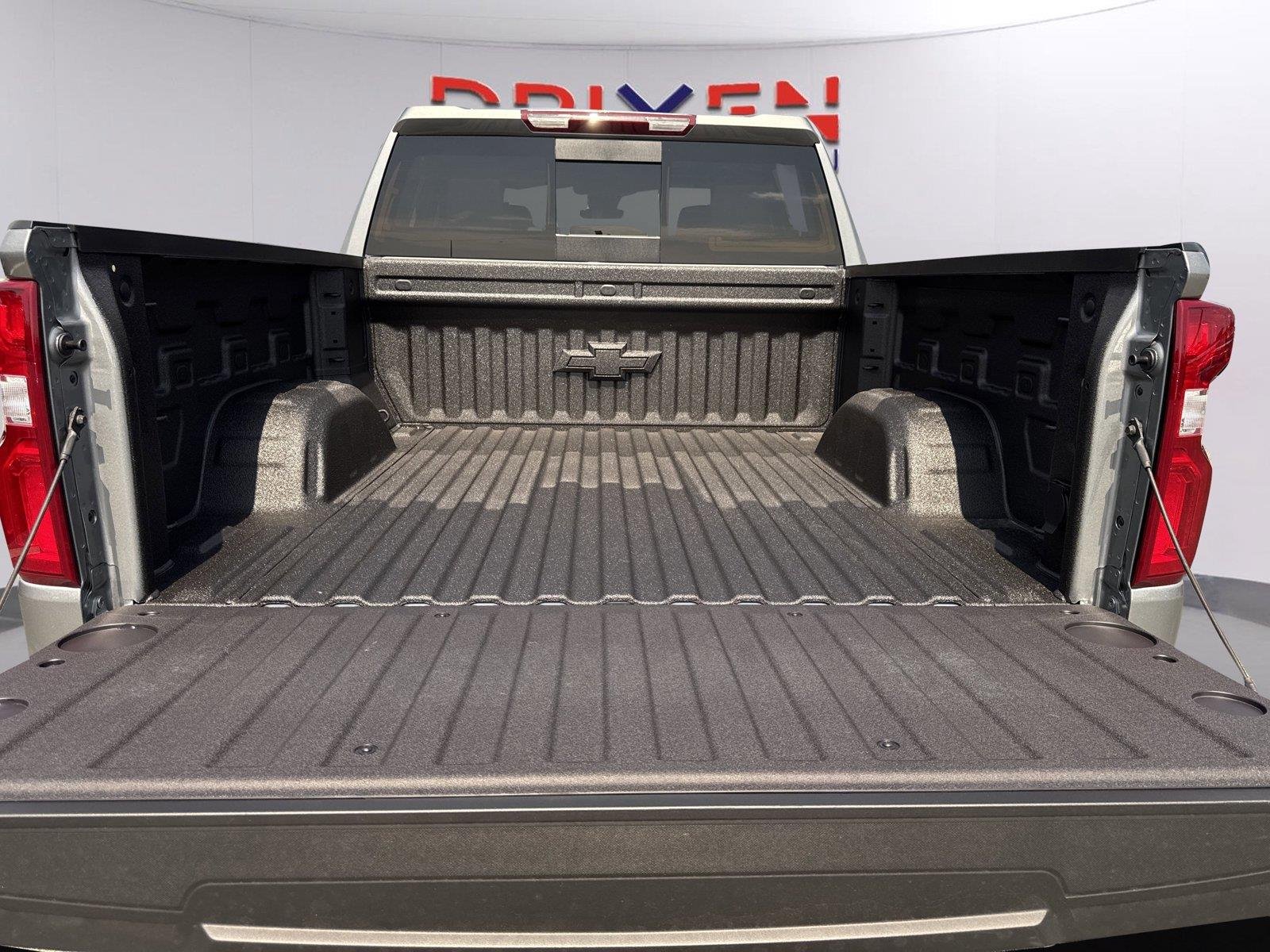 New 2026 Sterling Gray Metallic Chevrolet RST image 32