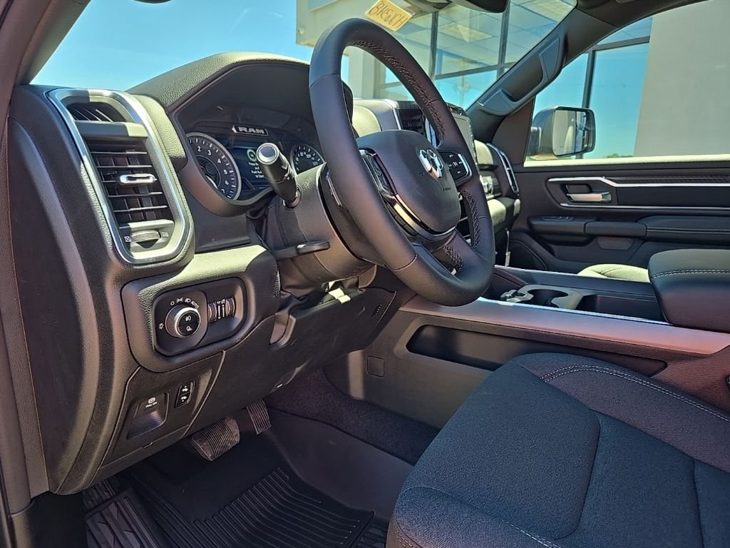 New 2026 Diamond Black Crystal Pearl-Coat Exterior Paint RAM Big Horn/Lone Star image 42