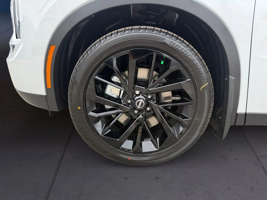 New 2026 White Nissan SL image 9