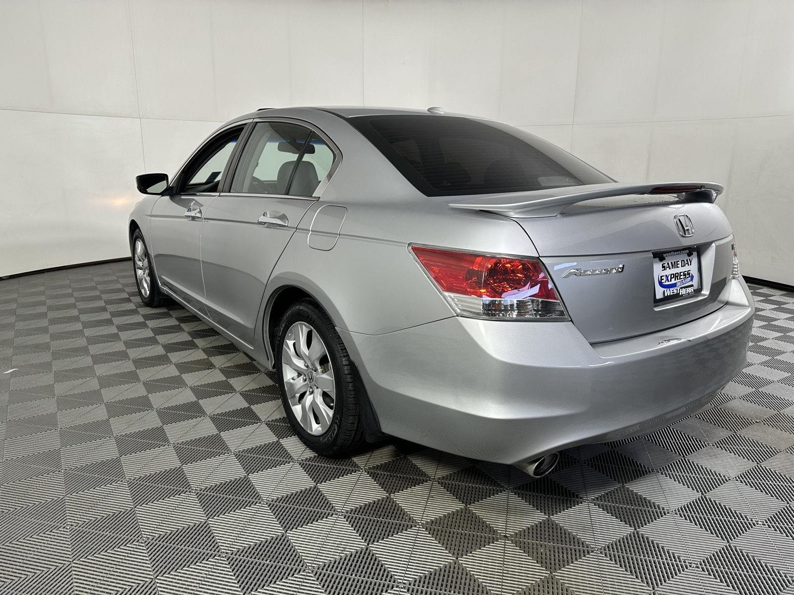 Used 2009 Polished Metal Metallic Honda EX-L image 9
