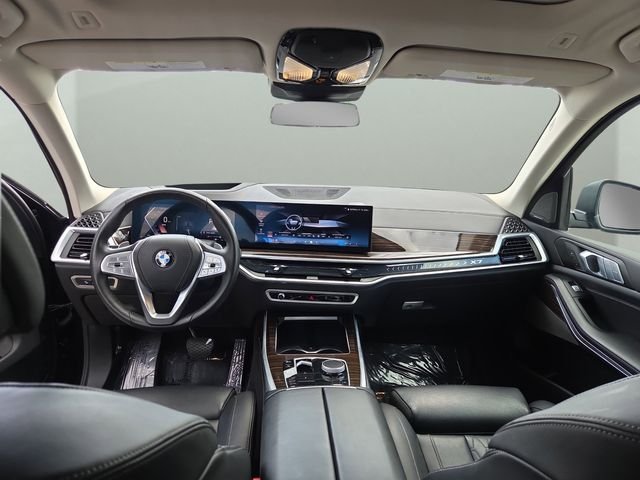 Used 2026 Black Sapphire Metallic BMW xDrive40i image 2
