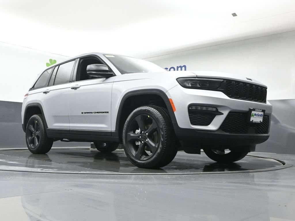 New 2025 Silver Zynith Exterior Paint Jeep Limited image 27