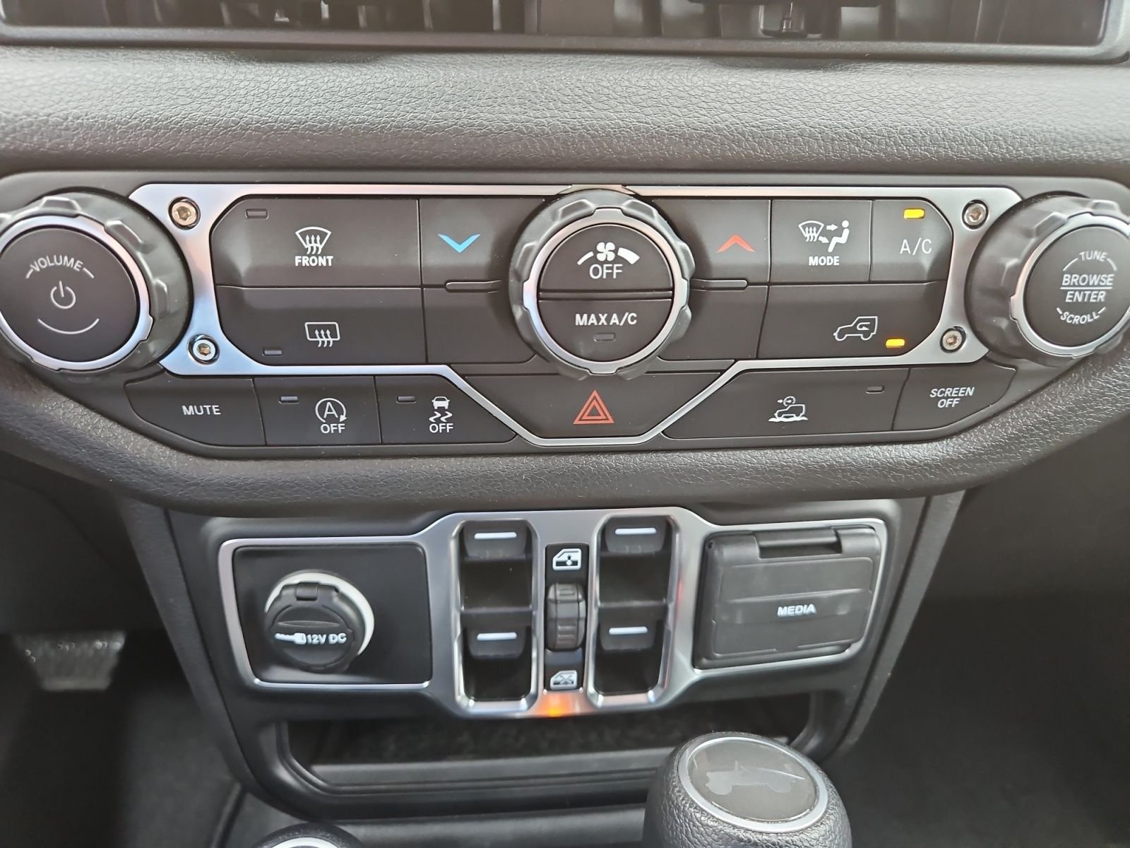 Used 2024 White Jeep Sport S image 27