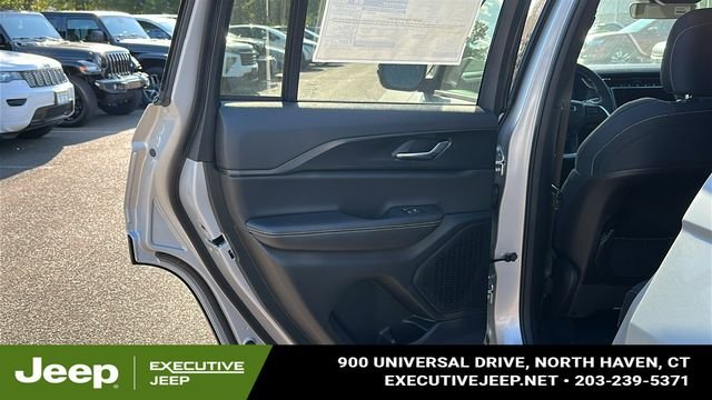 New 2025 Silver Zynith Exterior Paint Jeep Laredo X image 23