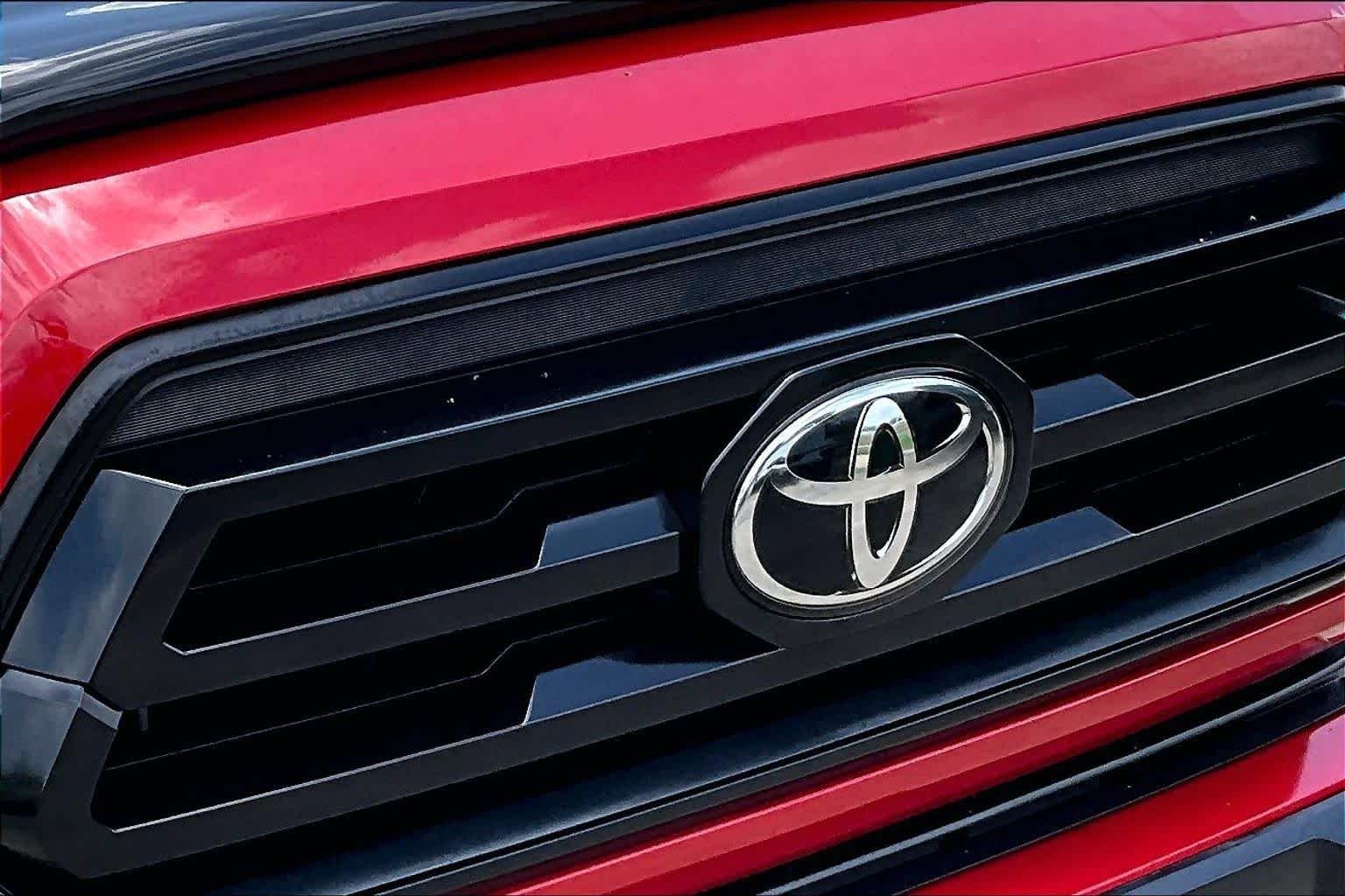 Used 2020 Barcelona Red Metallic Toyota SR image 28