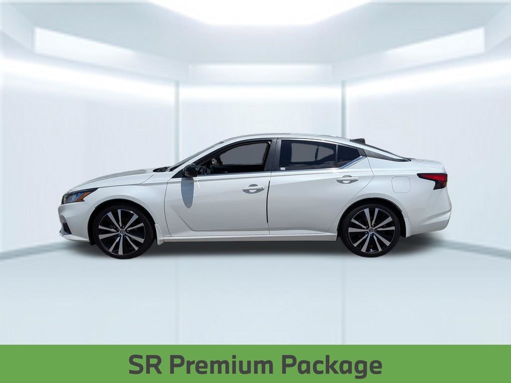 Used 2019 White Nissan 2.5 SR image 2
