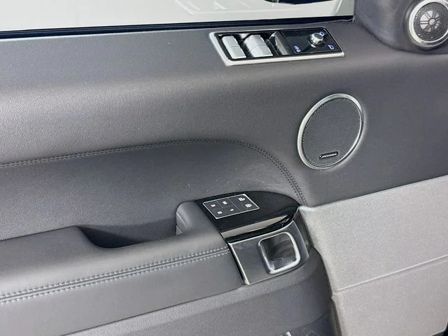 Used 2021 Black Land Rover HSE Silver Edition image 20