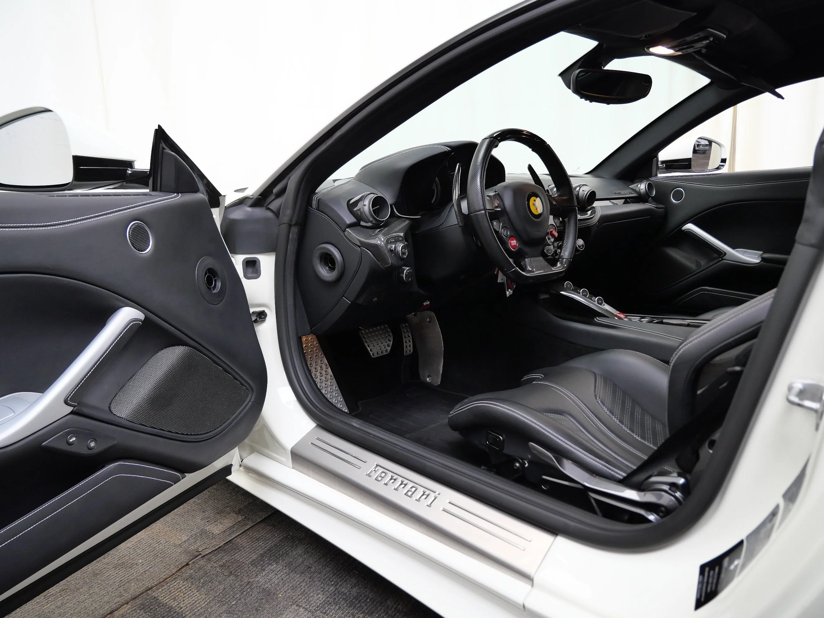 Certified Used 2014 Bianco Avus Ferrari Berlinetta image 16