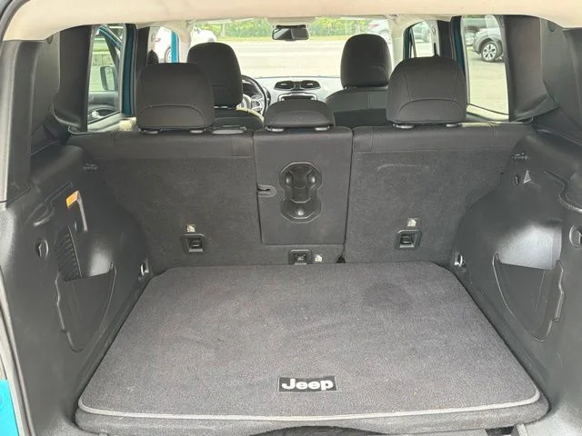 Used 2021 Teal Jeep Trailhawk image 12