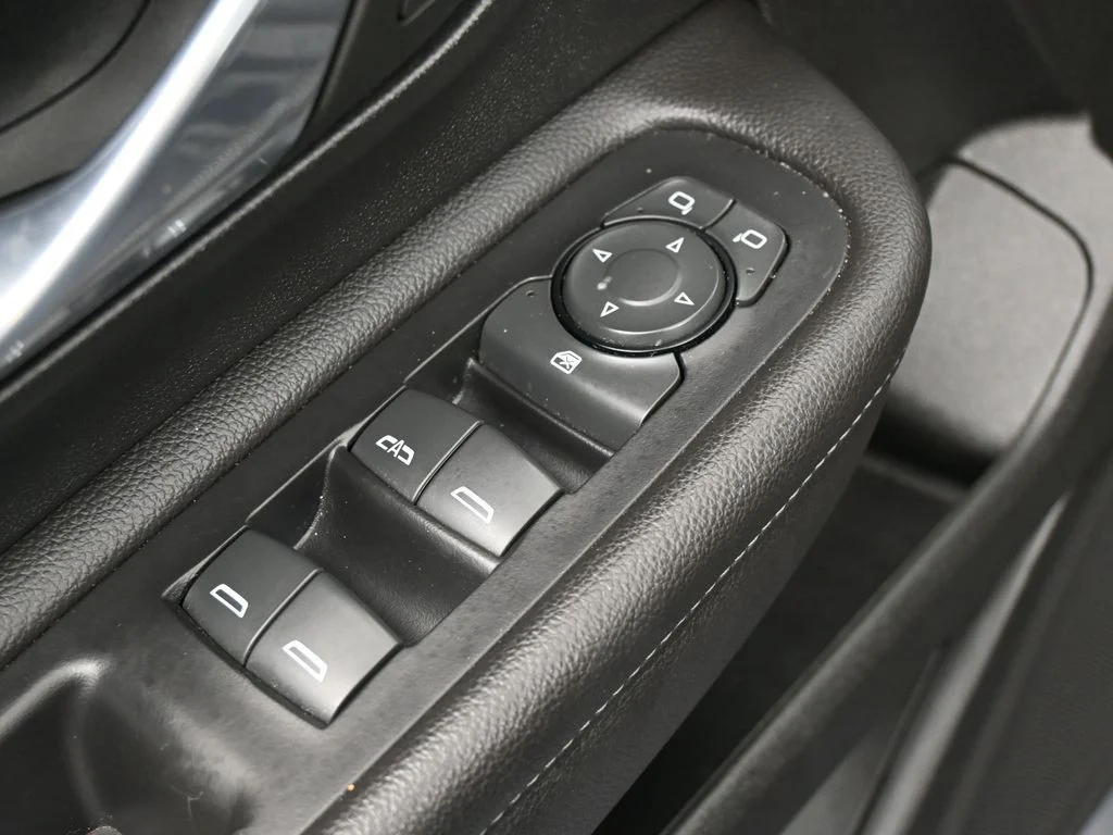 Used 2023 Ebony Twilight Metallic GMC SLE image 13