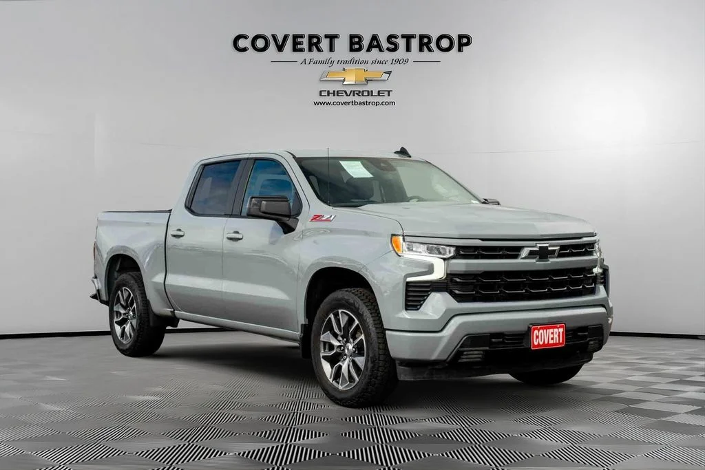 Used 2023 White Chevrolet RST image 5