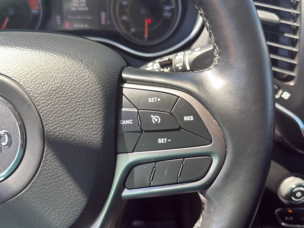 Used 2021 Gray Jeep Latitude Plus image 15