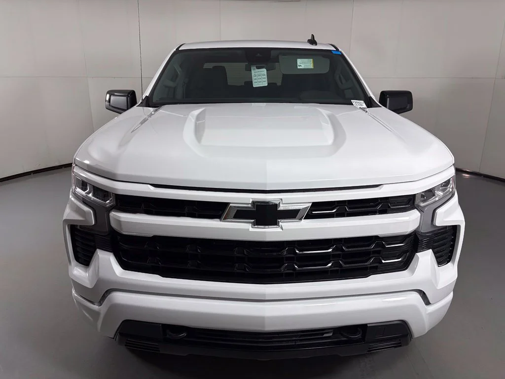 New 2026 Summit White Chevrolet RST image 5