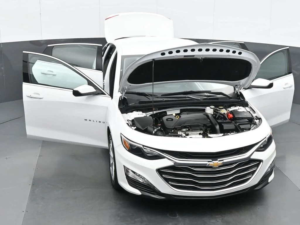 Used 2025 White Chevrolet LT image 34
