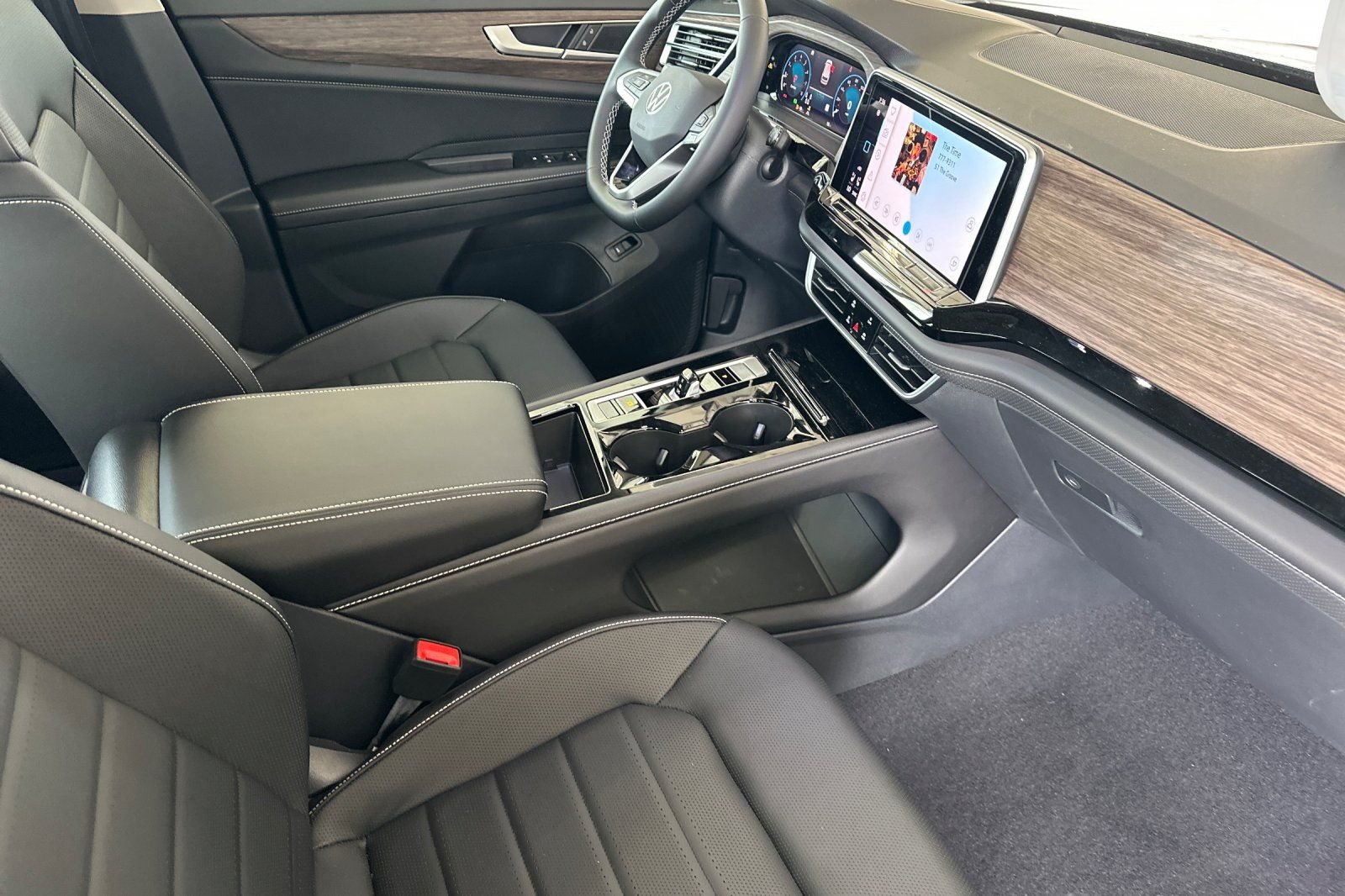 New 2026 Deep Black Pearl Volkswagen 2.0T SEL image 17