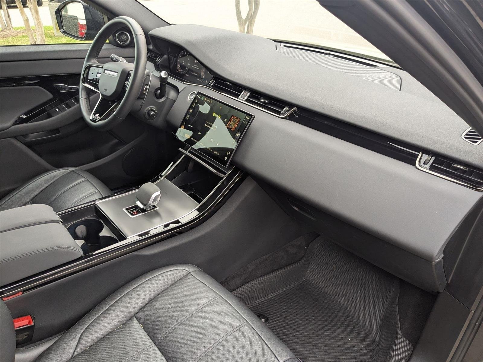 Used 2024 Santorini Black Metallic Land Rover Dynamic SE image 31