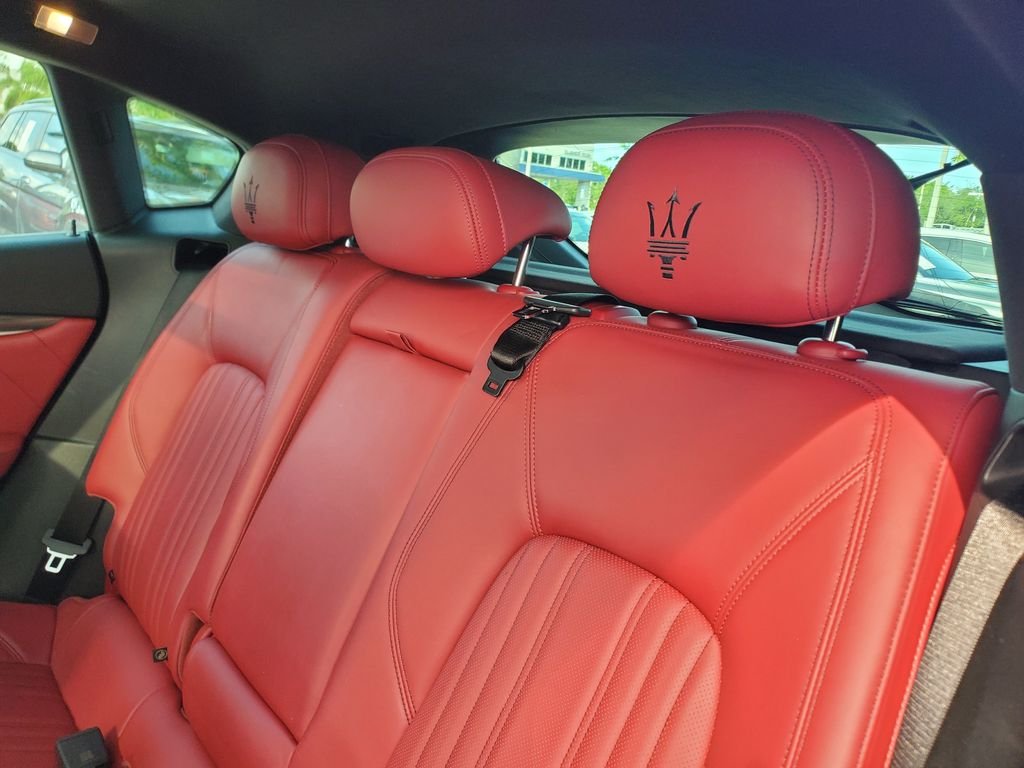 Used 2019 White Maserati Base image 13