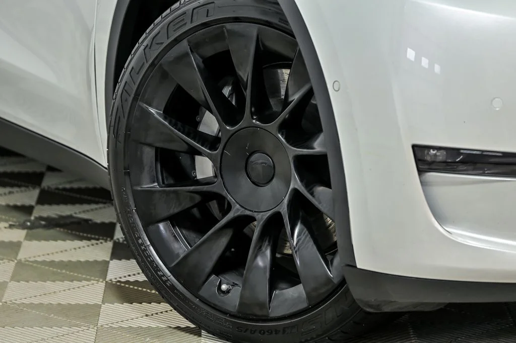 Used 2021 White Tesla Long Range image 3