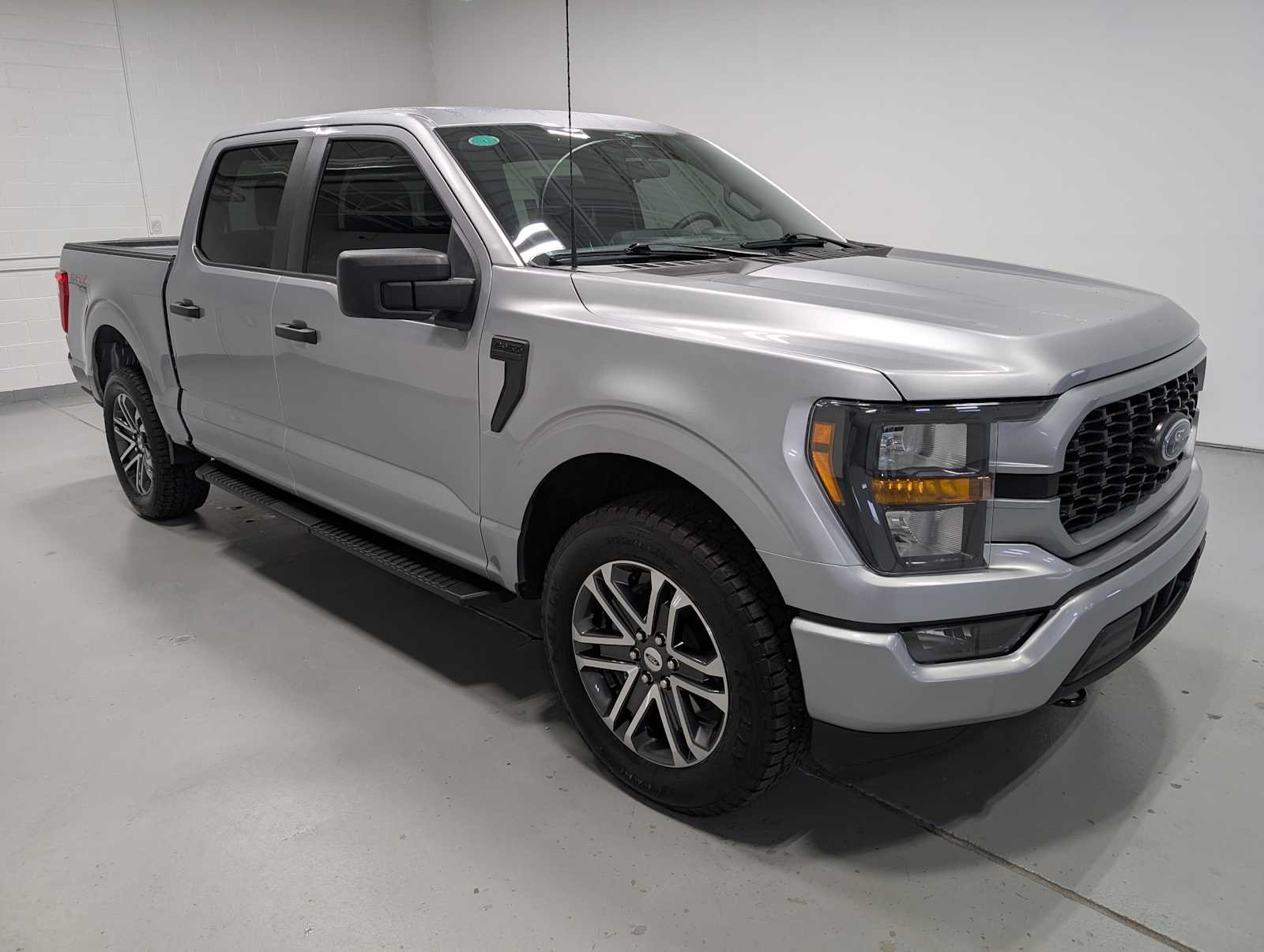 Used 2023 Iconic Silver Ford XL image 3