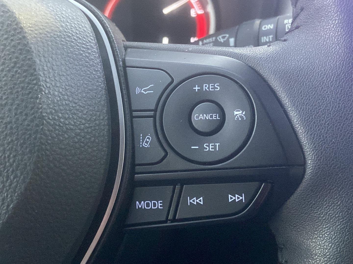 Used 2025 Wind Chill Pearl Toyota XLE Premium image 12