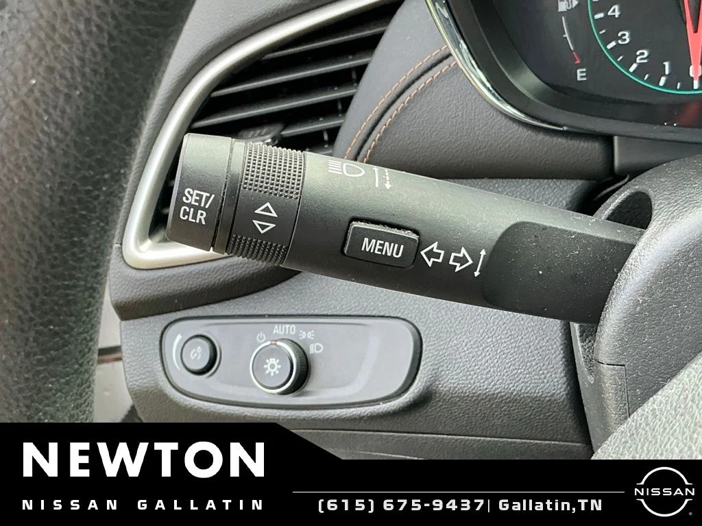Used 2018 Summit White Chevrolet LT image 11