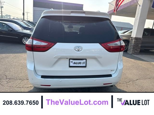 Used 2017 White Toyota XLE Premium image 5