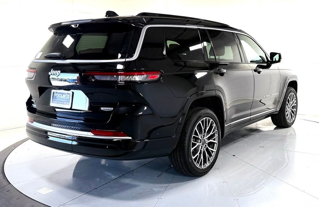 New 2026 Diamond Black Crystal Pearl-Coat Exterior Paint Jeep Summit image 4