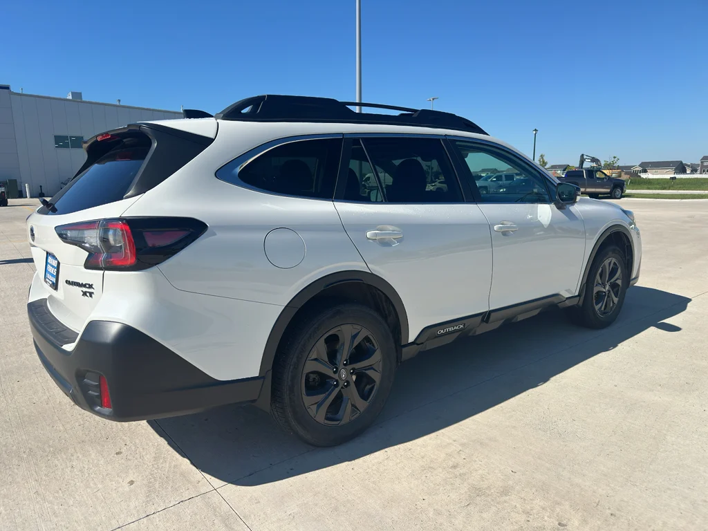 Used 2021 Crystal White Pearl Subaru Onyx Edition XT image 5