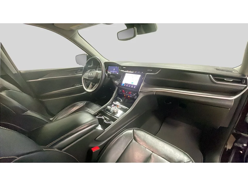 Used 2022 Ember Pearlcoat Jeep Limited image 18