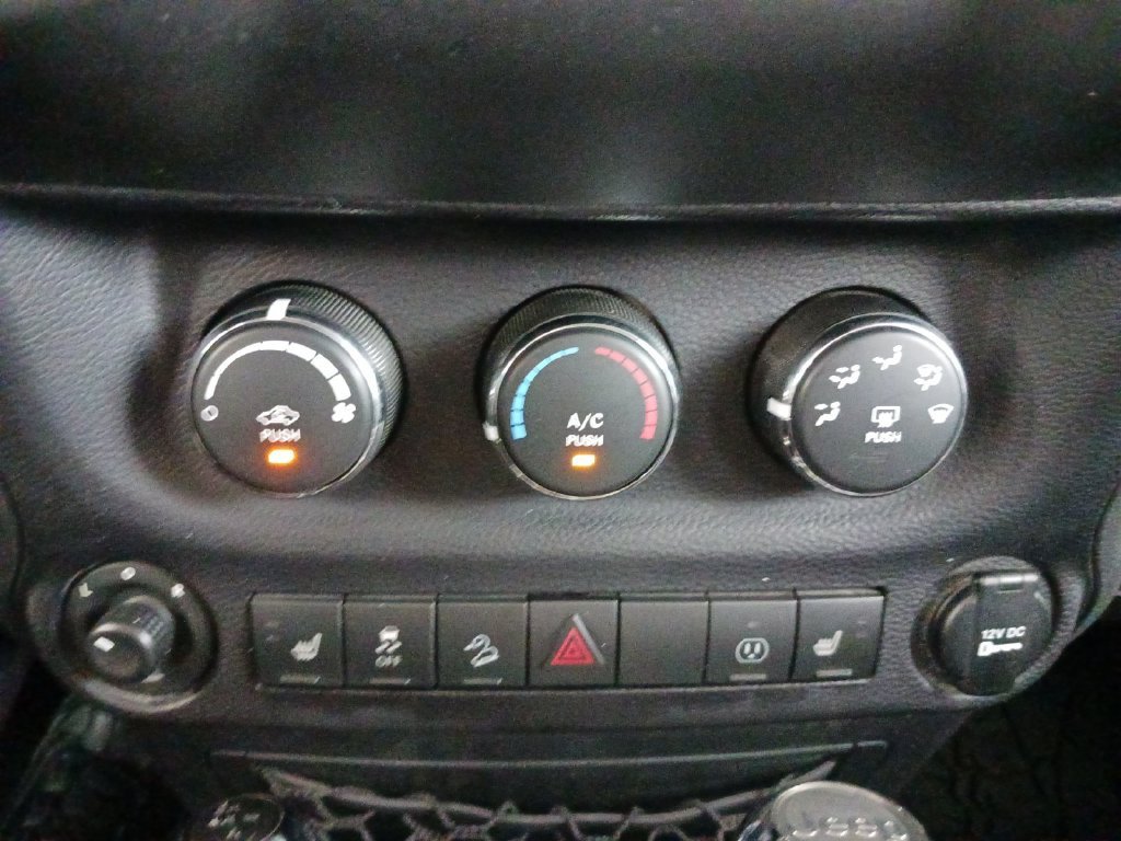 Used 2016 White Jeep Unlimited Sahara image 24