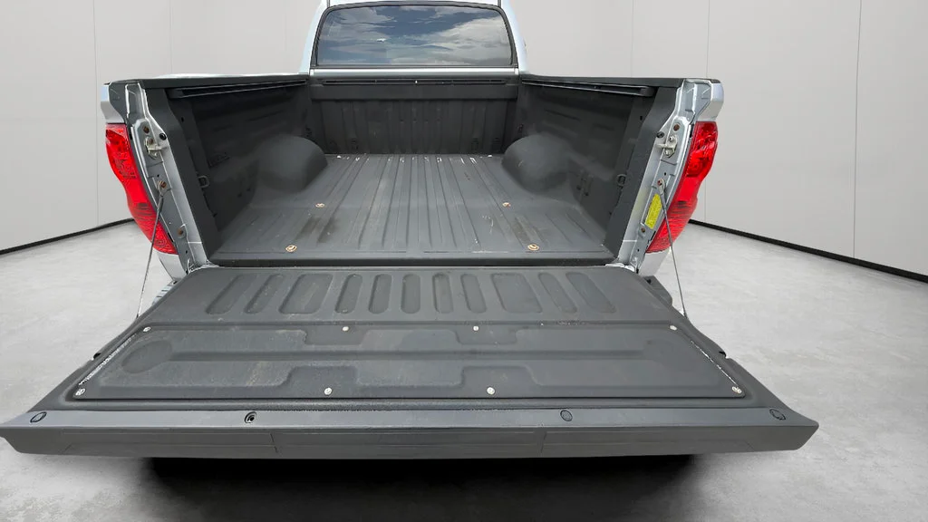 Used 2014  Toyota LTD image 29