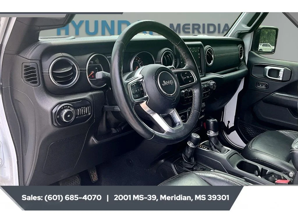 Used 2018 Bright White Clearcoat Jeep Unlimited Sahara image 12