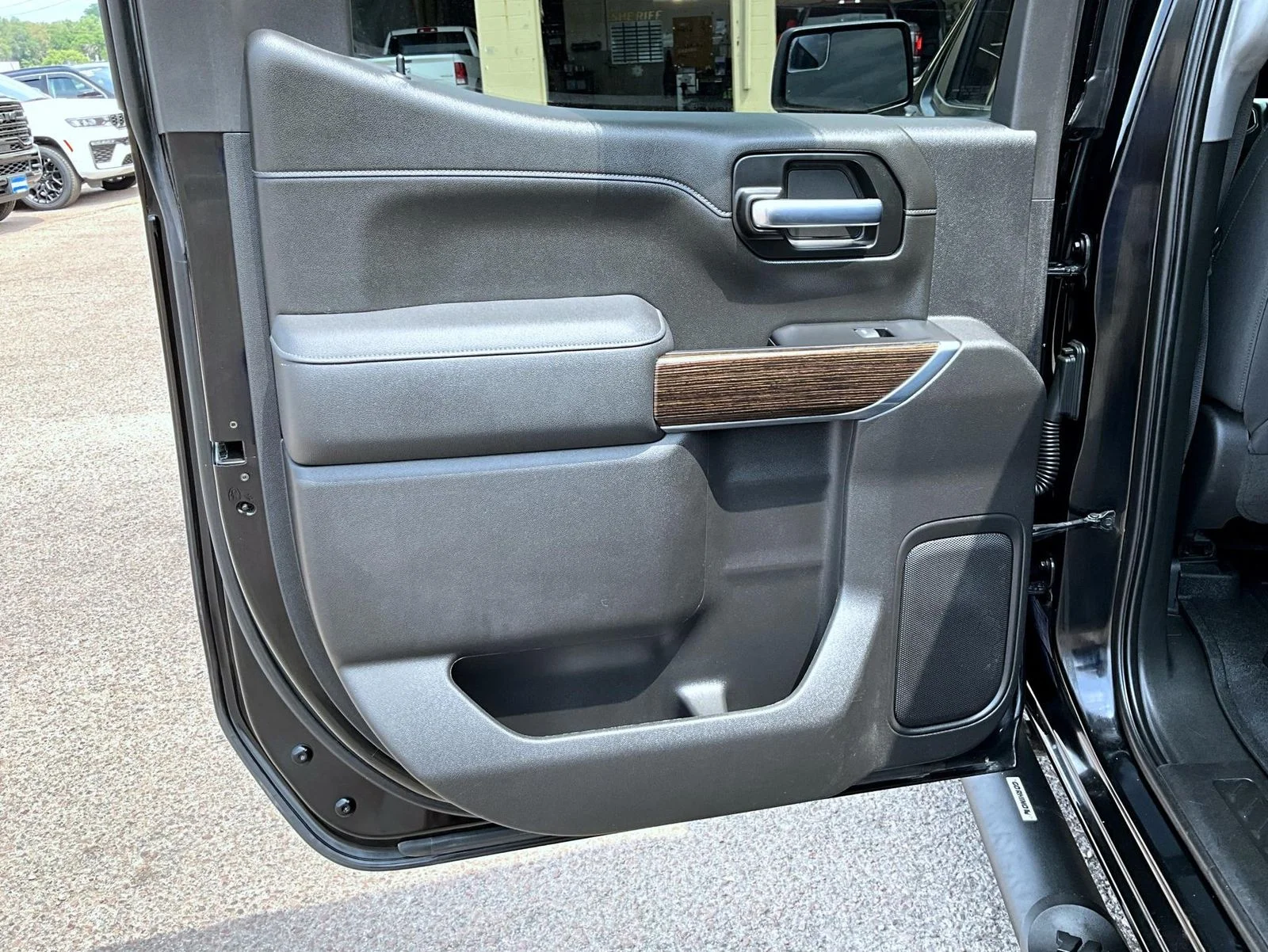 Used 2021 Black GMC Elevation image 21