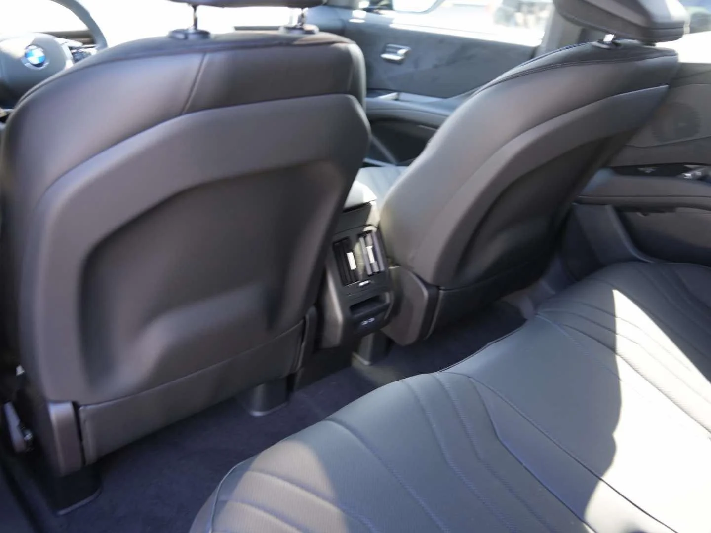 New 2027 Ocean Wave Blue Metallic BMW 50 xDrive image 11