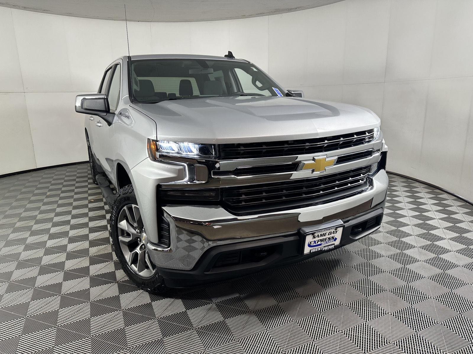 Used 2021 Silver Ice Metallic Chevrolet LT image 22