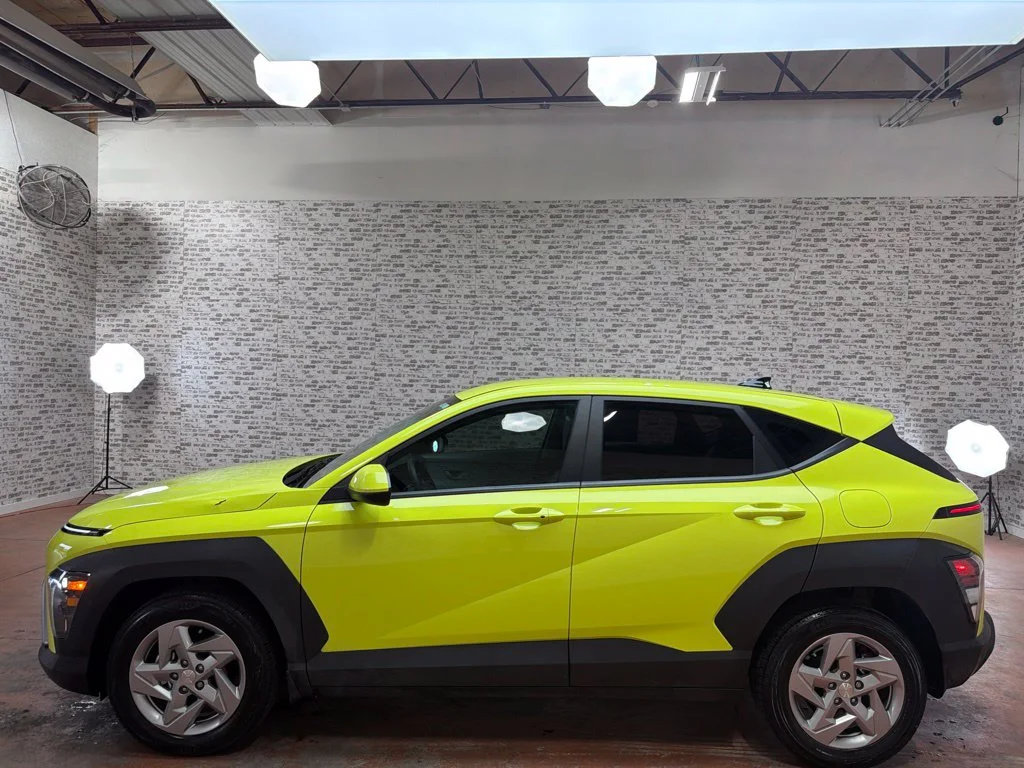 Used 2025 Neoteric Yellow Hyundai SE image 4