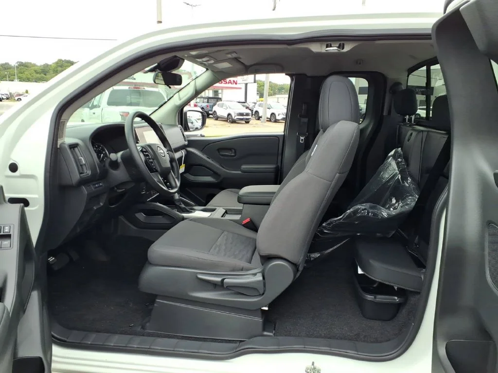 New 2027 Glacier White Nissan King Cab® S image 8