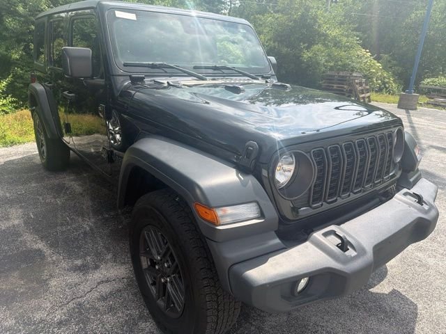 Used 2024 Black Jeep Sport S image 3