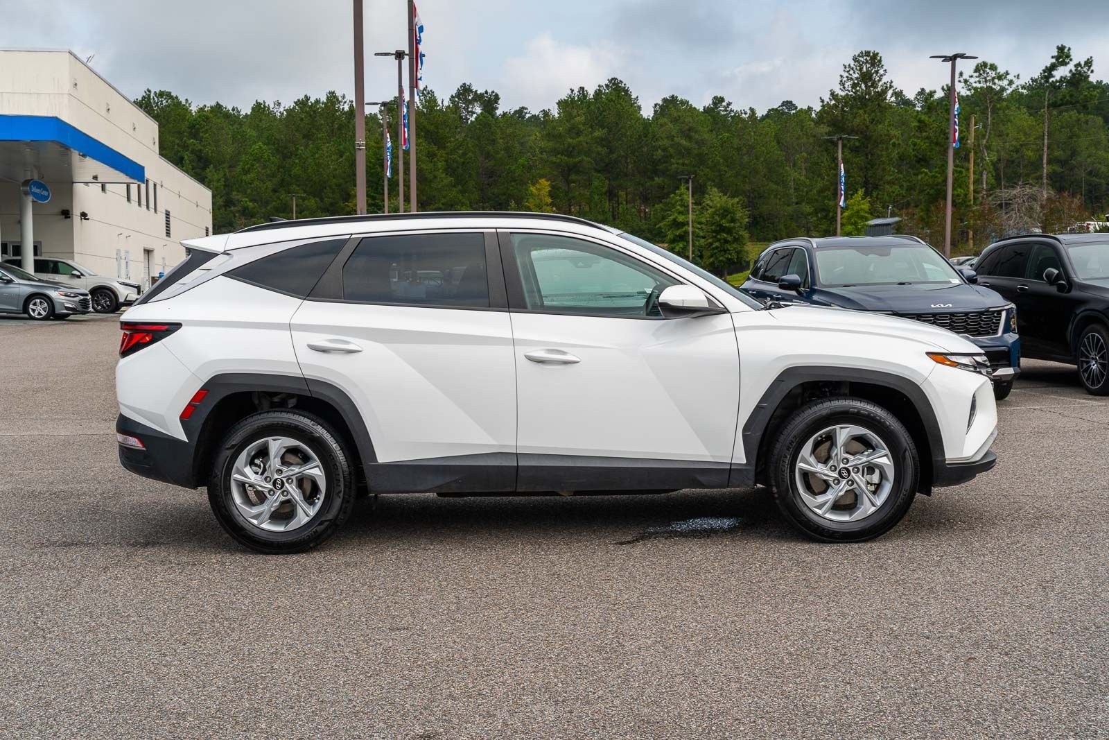 Used 2024 White Hyundai SEL image 8