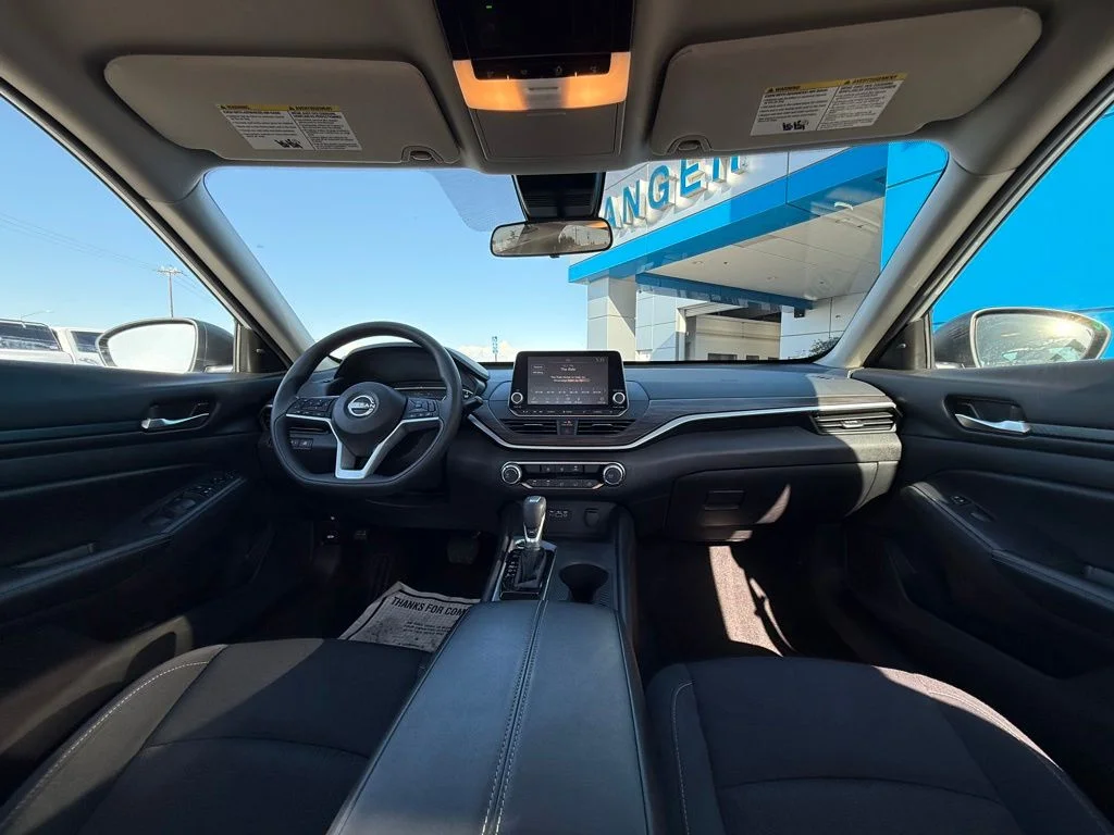 Used 2025 White Nissan 2.5 SV image 15