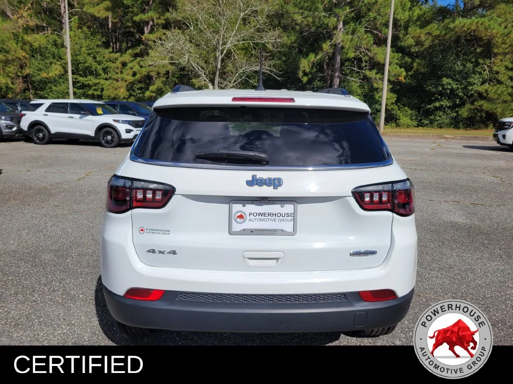 Used 2024 White Jeep Latitude image 5